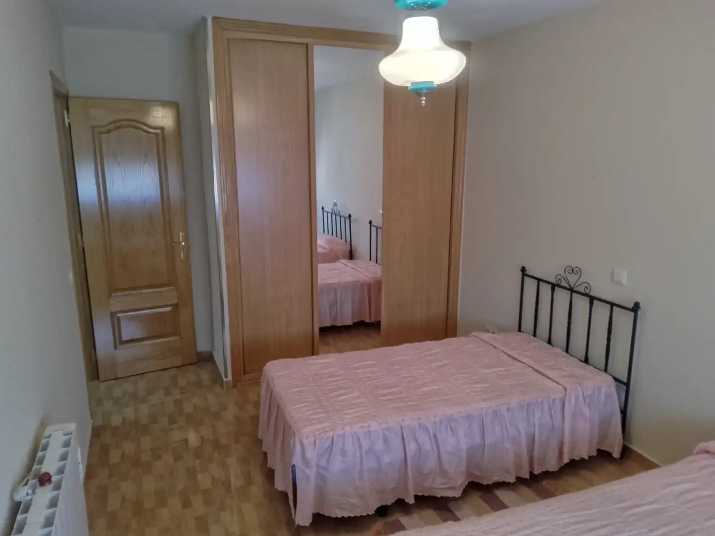 Dormitori de Casa o xalet de lloguer en Escalona amb Aire condicionat, Jardí privat i Terrassa