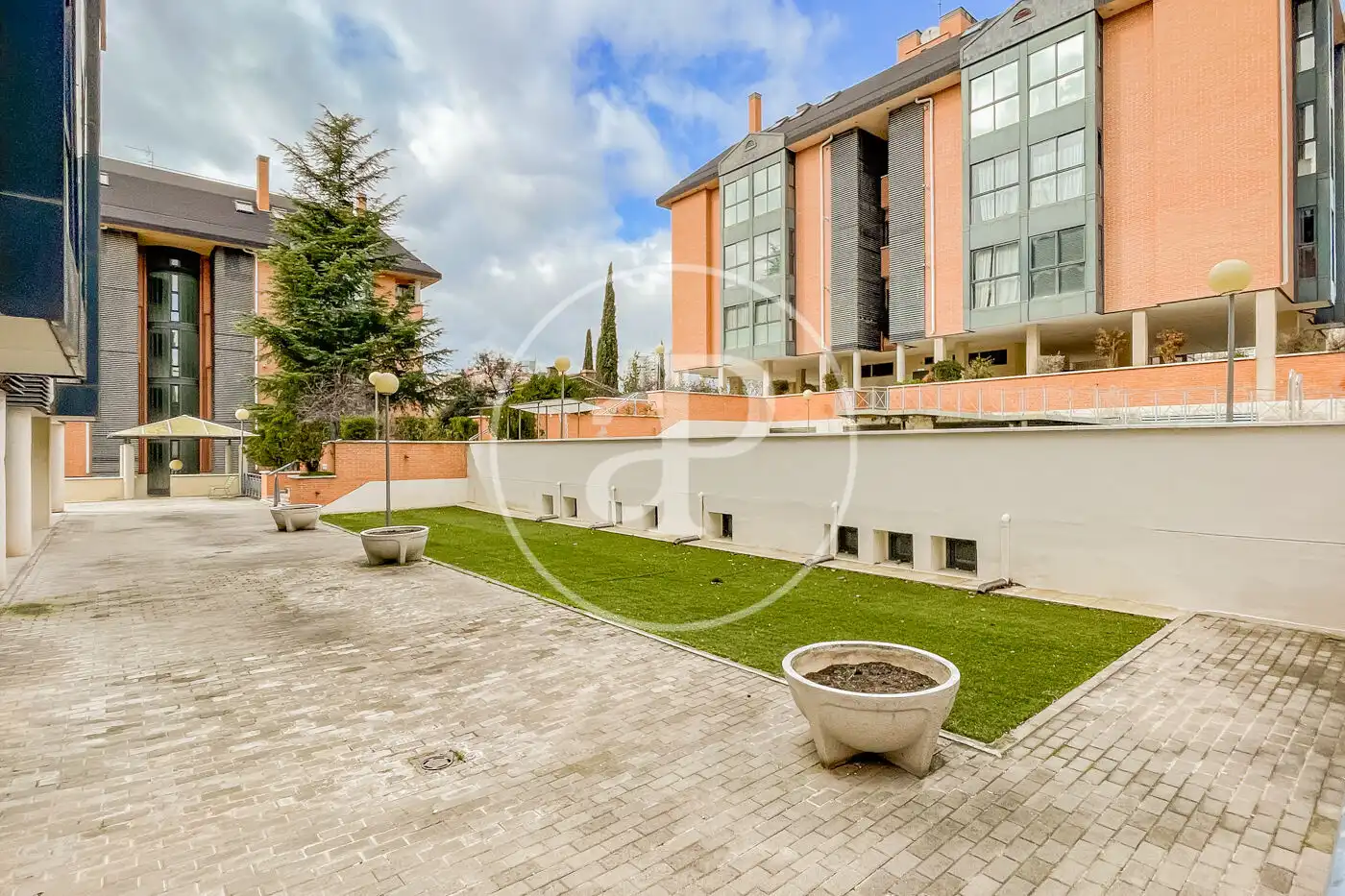 Vista exterior de Pis de lloguer en Madrid amb Aire condicionat, Calefacció i Jardí privat