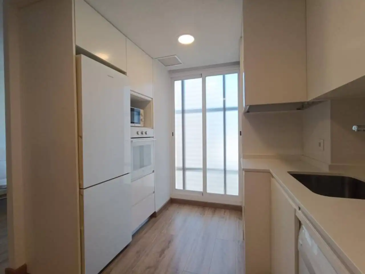 Cuina de Apartament de lloguer en El Campello amb Aire condicionat, Terrassa i Moblat