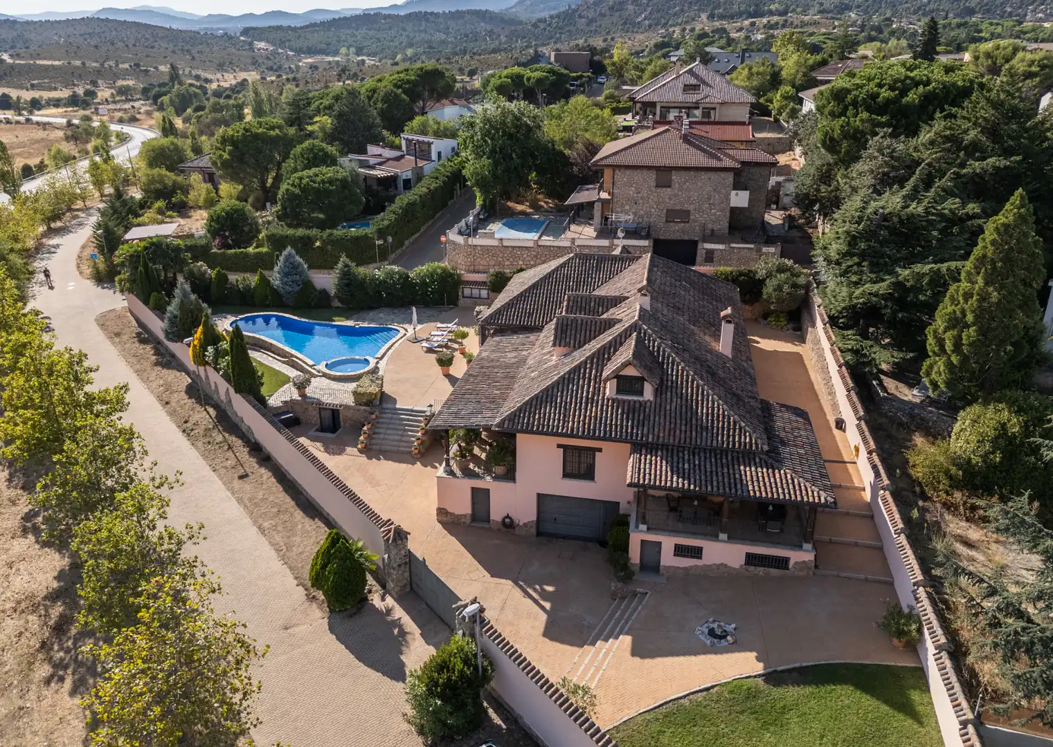 Exterior view of Houses for sale in Manzanares El Real  with Air Conditioner, Heating and Private garden