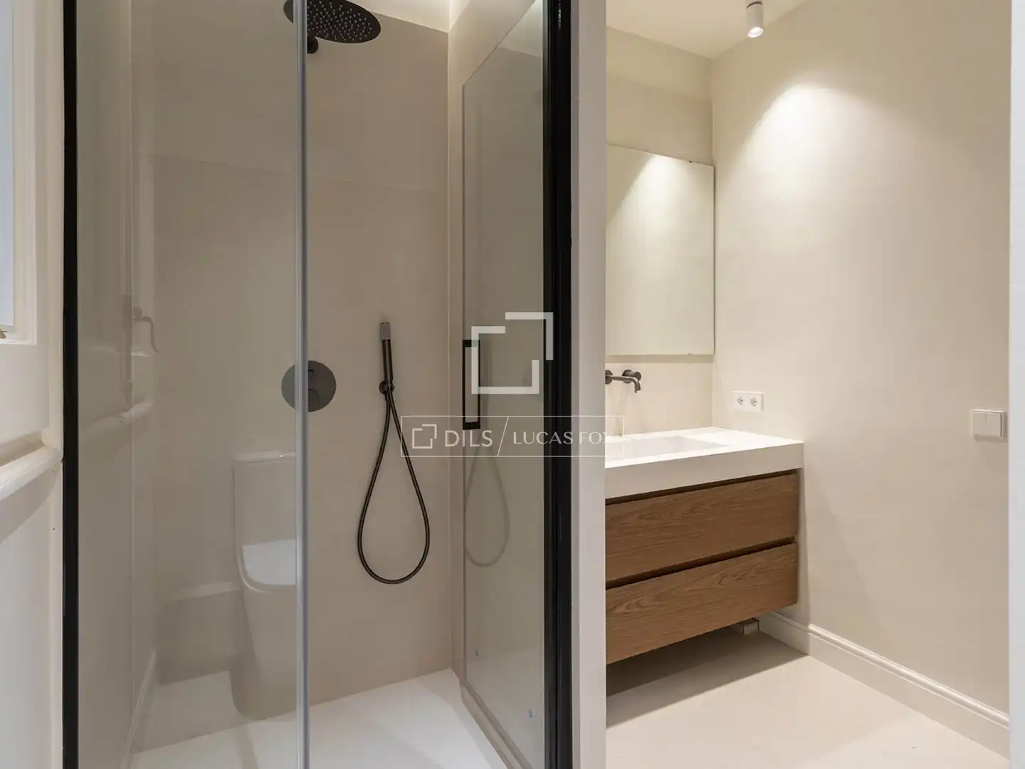 Bathroom of Flat for sale in Barcelona  with Air Conditioner, Heating and Parquet flooring