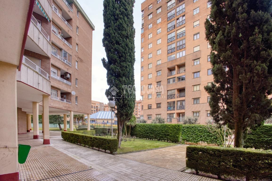 Vista exterior de Piso en venta en Valladolid Capital con Aire acondicionado, Calefacción y Parquet