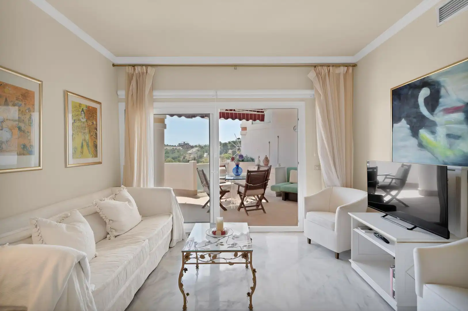 Sala de estar de Ático de alquiler en Marbella con Aire acondicionado, Calefacción y Jardín privado