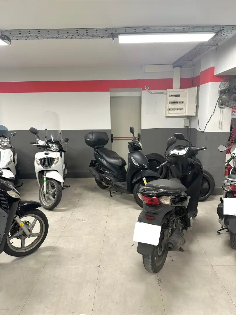 Parkplatz von Geschaftsraum zum Verkauf in Barcelona mit Möbliert