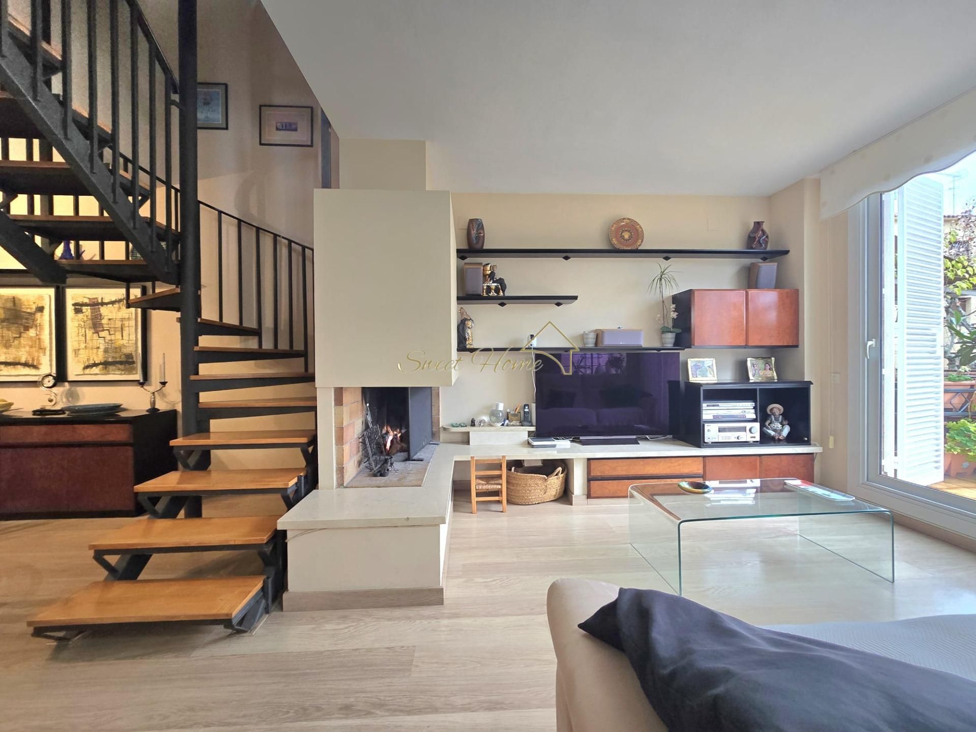 Sala d'estar de Casa adosada en venda en Tiana amb Aire condicionat, Calefacció i Jardí privat