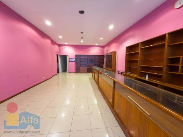 Local comercial en Alquiler en O Castro