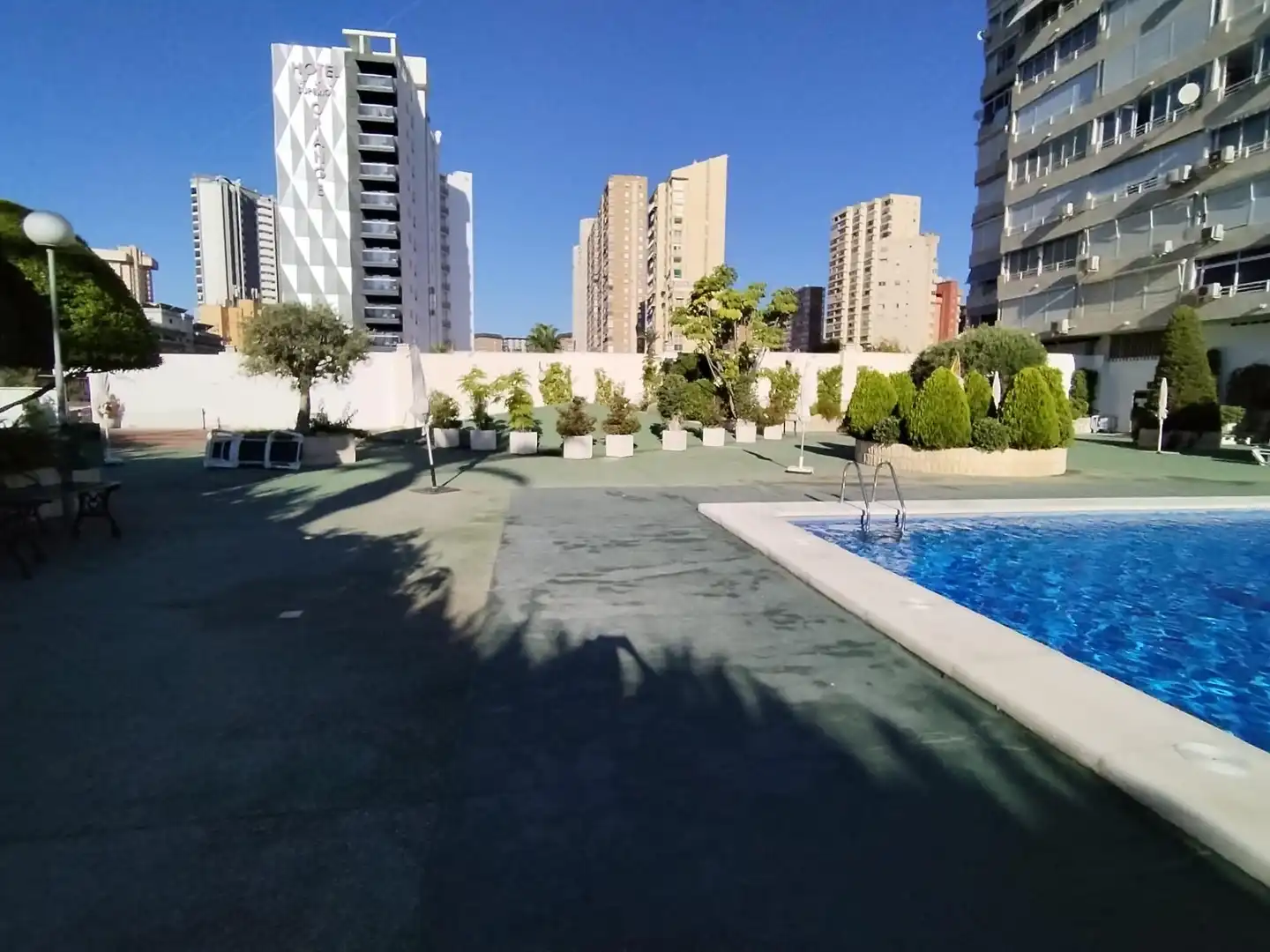 Piscina de Apartamento en venta en Benidorm con Aire acondicionado, Amueblado y Piscina comunitaria