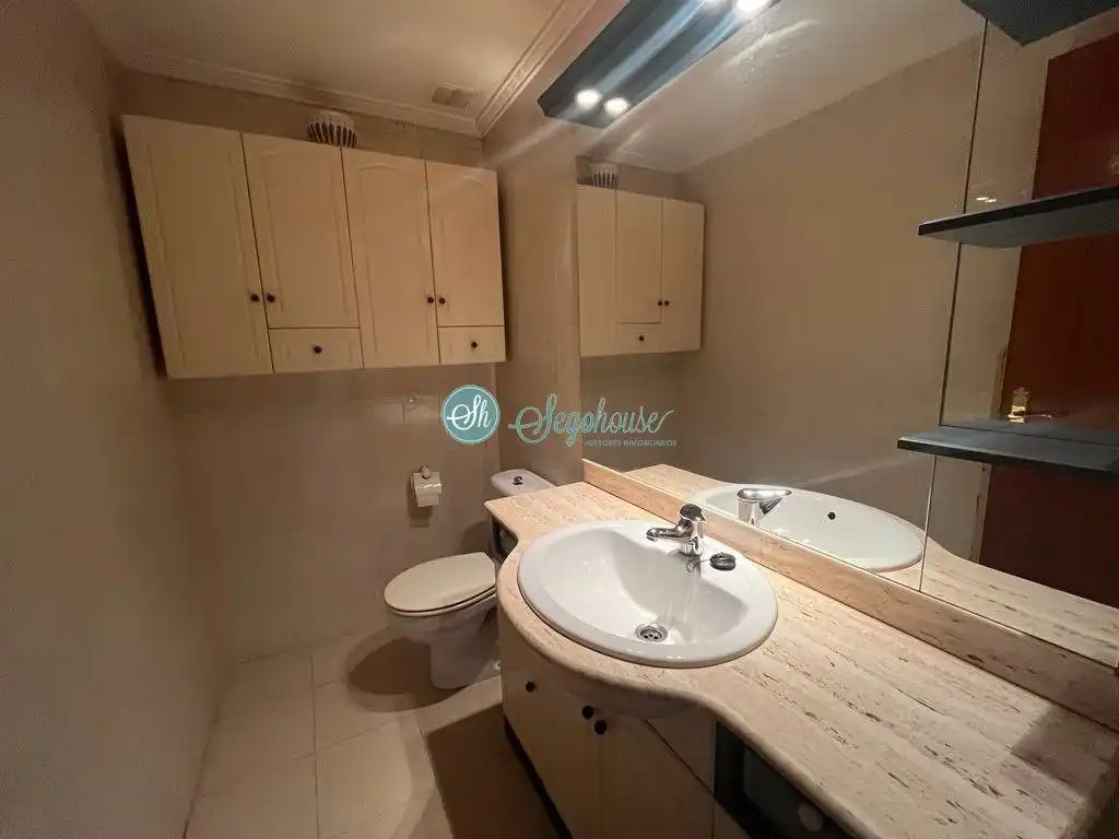 Bathroom of Flat for sale in Segovia  with Heating, Parquet flooring and Terrace