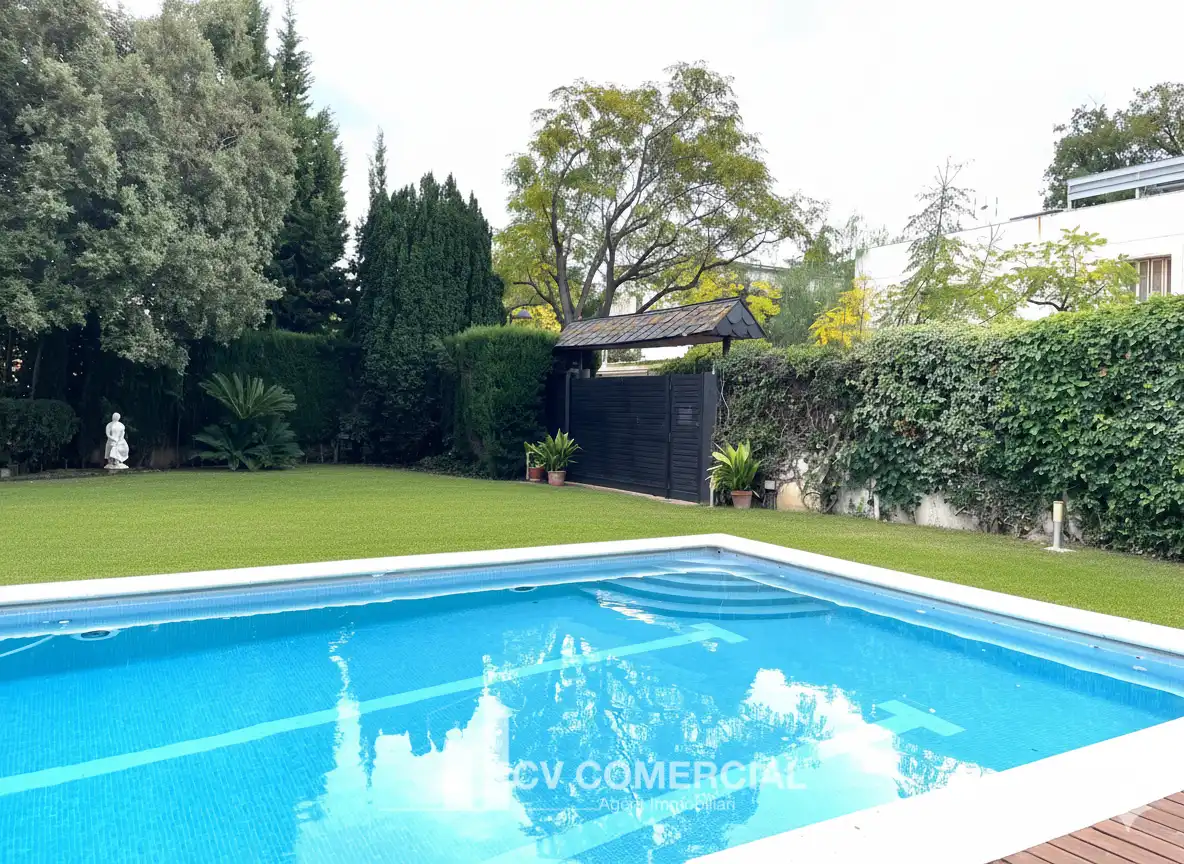 Piscina de Casa o xalet en venda en Sant Cugat del Vallès amb Aire condicionat, Calefacció i Jardí privat