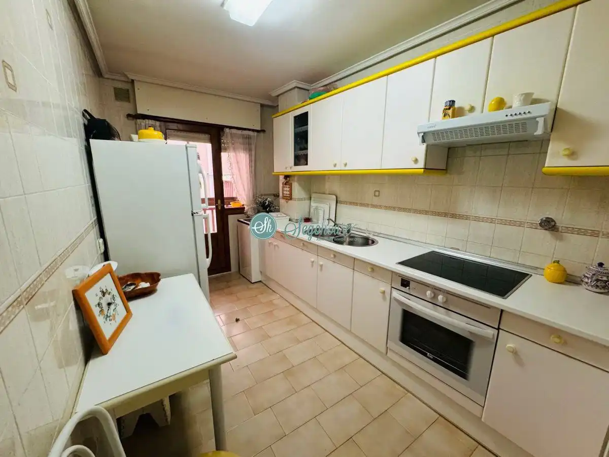 Cocina de Piso en venta en Segovia con Calefacción, Terraza y Trastero