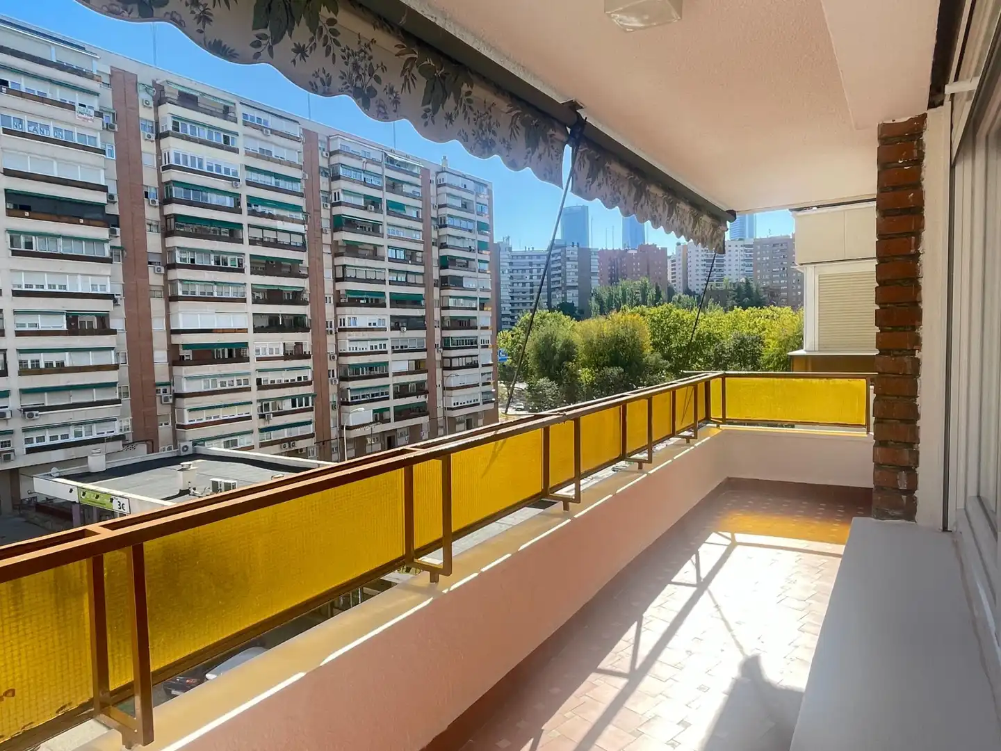 Terrassa de Pis de lloguer en Madrid amb Parquet i Terrassa