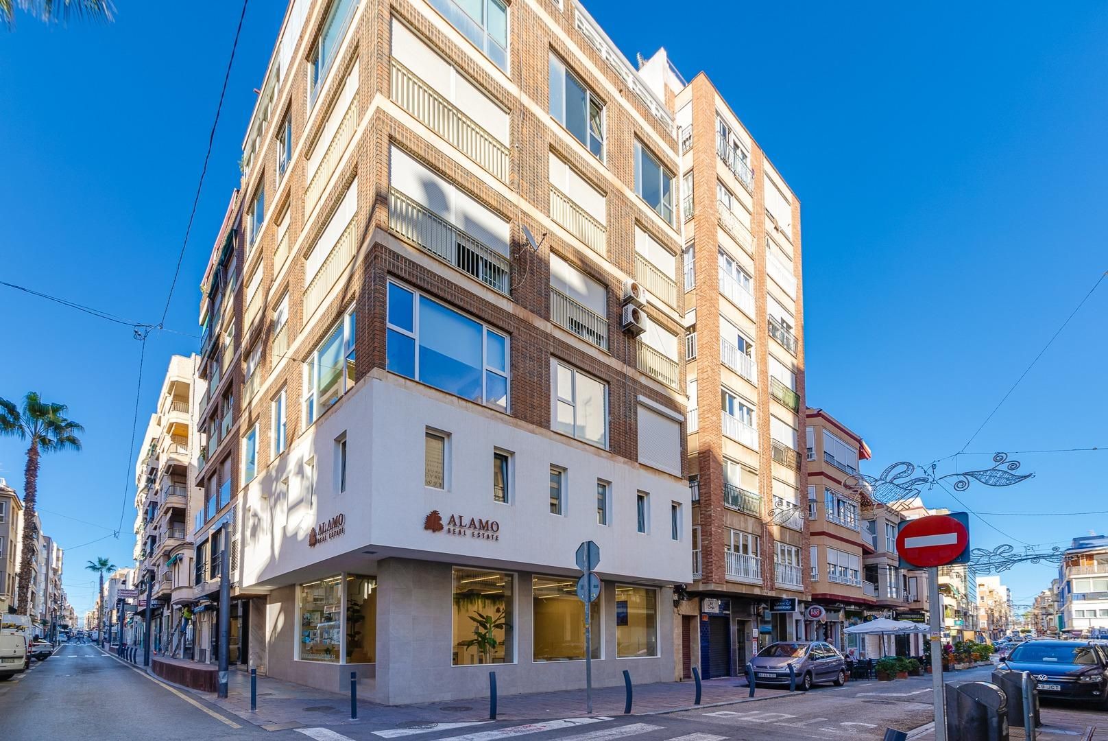 Vista exterior de Apartament en venda en Torrevieja amb Balcó