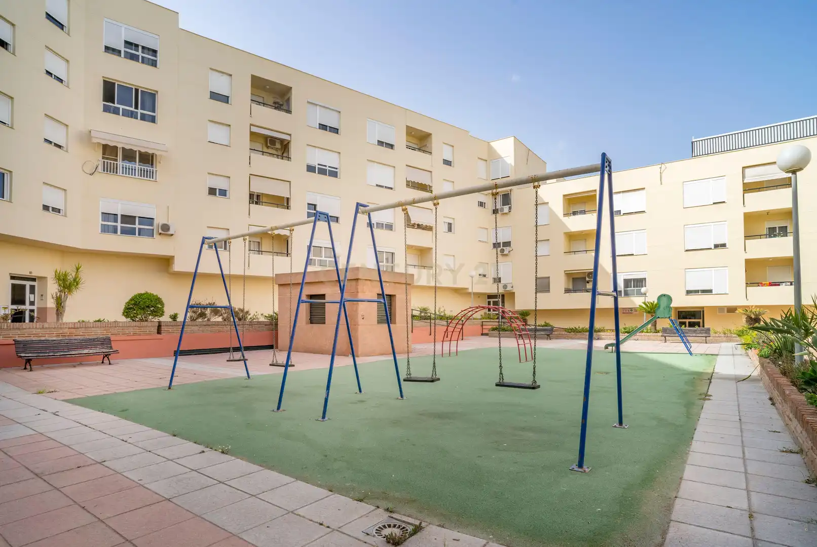 Vista exterior de Pis en venda en Estepona amb Aire condicionat