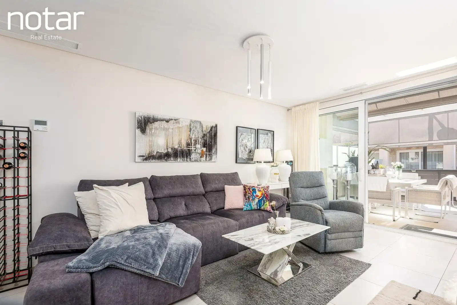 Sala d'estar de Casa adosada en venda en Torrevieja amb Jardí privat, Terrassa i Piscina