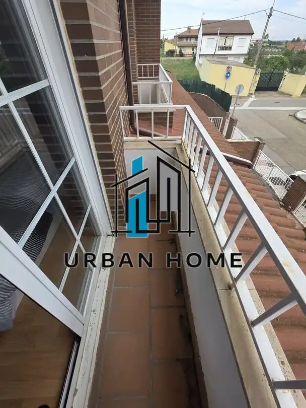 Terrasse von Einfamilien-Reihenhaus zum Verkauf in Chozas de Abajo mit Heizung und Abstellraum