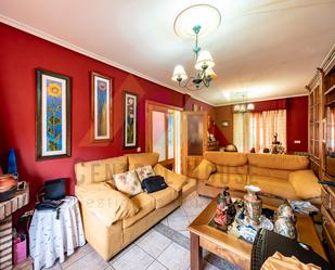 Sala d'estar de Casa adosada en venda en Illescas amb Calefacció, Jardí privat i Terrassa