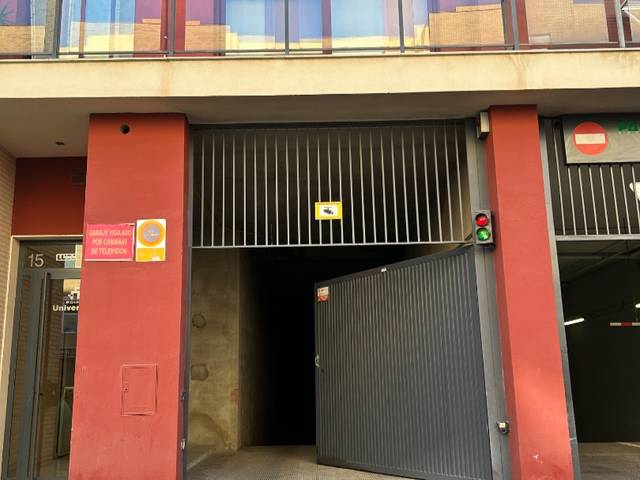 Garaje en Alquiler en Carrer de Jesús Martí Martín, 13 en Estación - Universidad