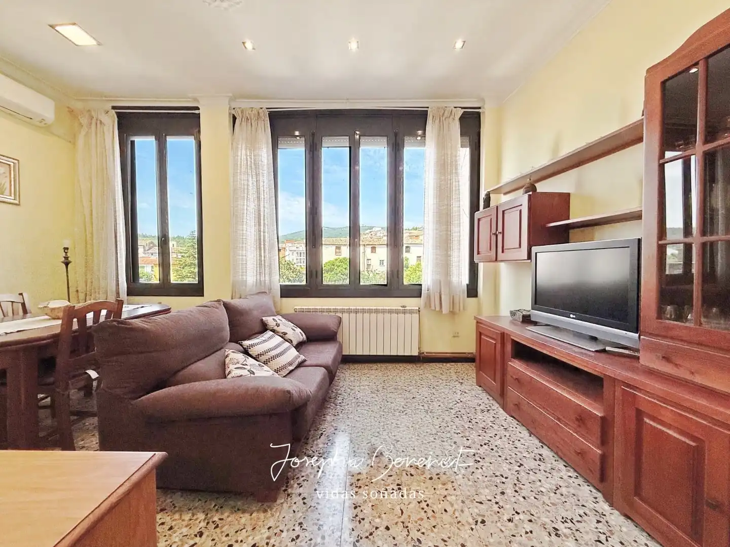 Sala d'estar de Casa o xalet en venda en Sant Quintí de Mediona amb Aire condicionat, Calefacció i Jardí privat