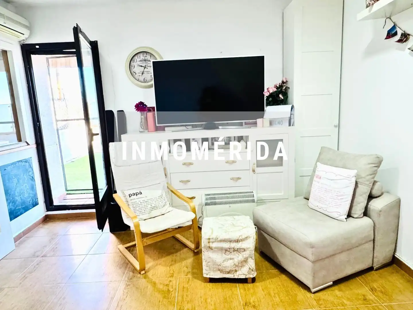Sala de estar de Casa adosada en venta en Mérida con Aire acondicionado, Calefacción y Jardín privado