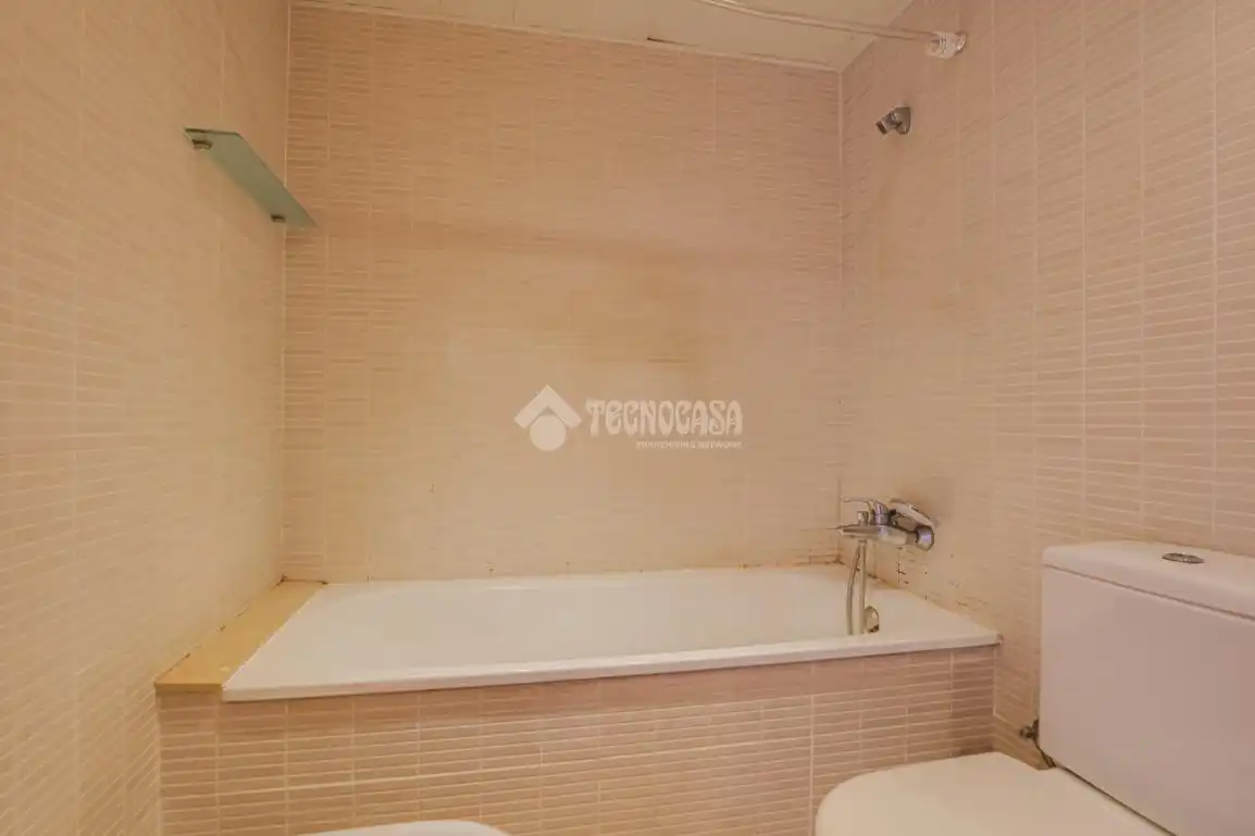 Baño de Piso en venta en Montcada i Reixac con Aire acondicionado y Balcón