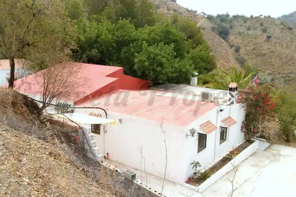 Casa amb jardí en venda a Canillas de Aceituno