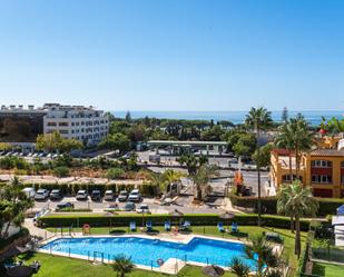 Vista exterior de Àtic en venda en Marbella amb Aire condicionat i Terrassa