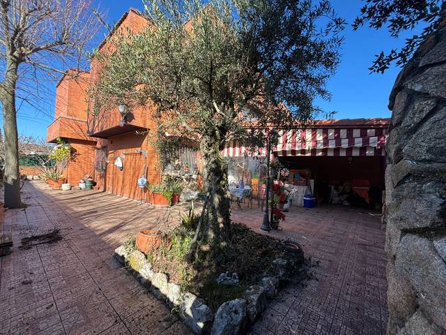 Casa adosada en Venta en Urbanizaciones