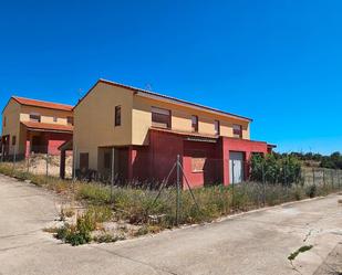 Exterior view of Single-family semi-detached for sale in Modúbar de la Emparedada