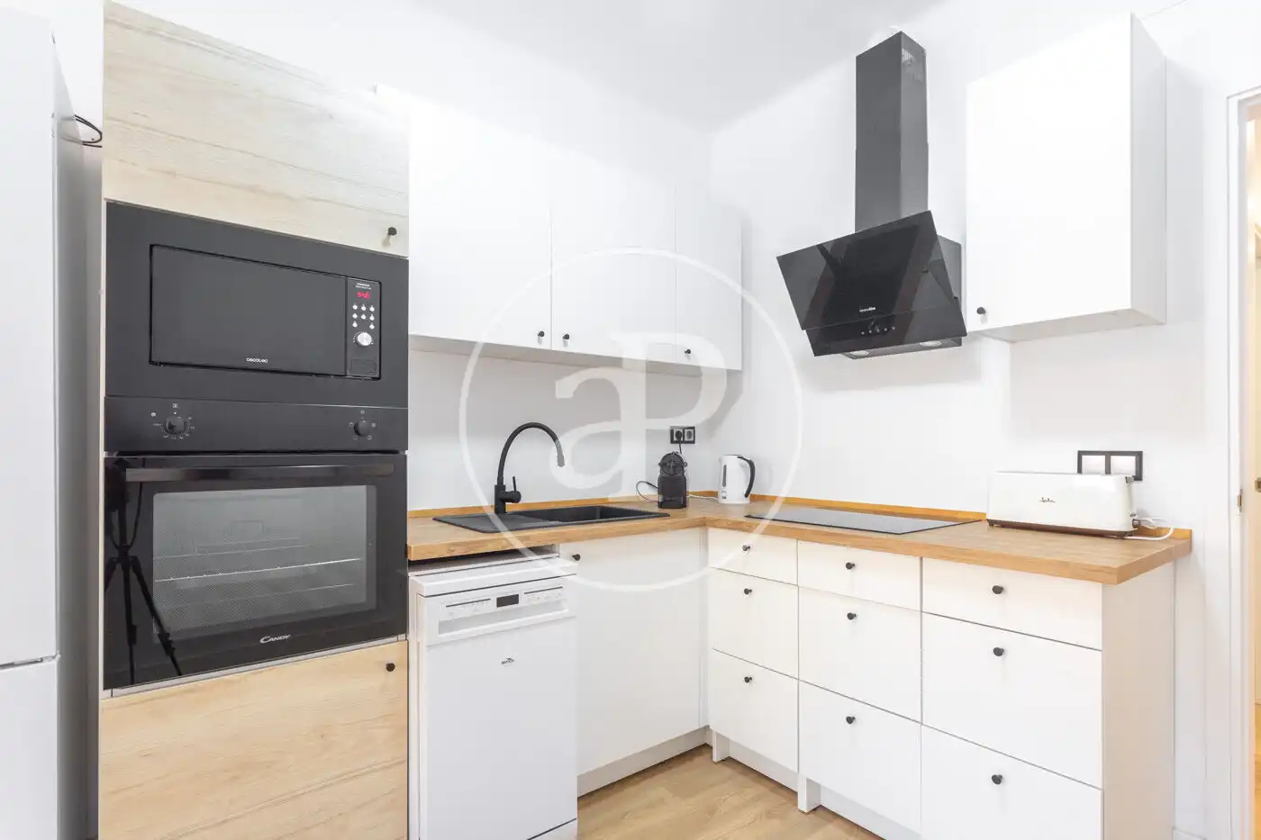 Flat for rent in Carrer de la Marina, Fort Pienc