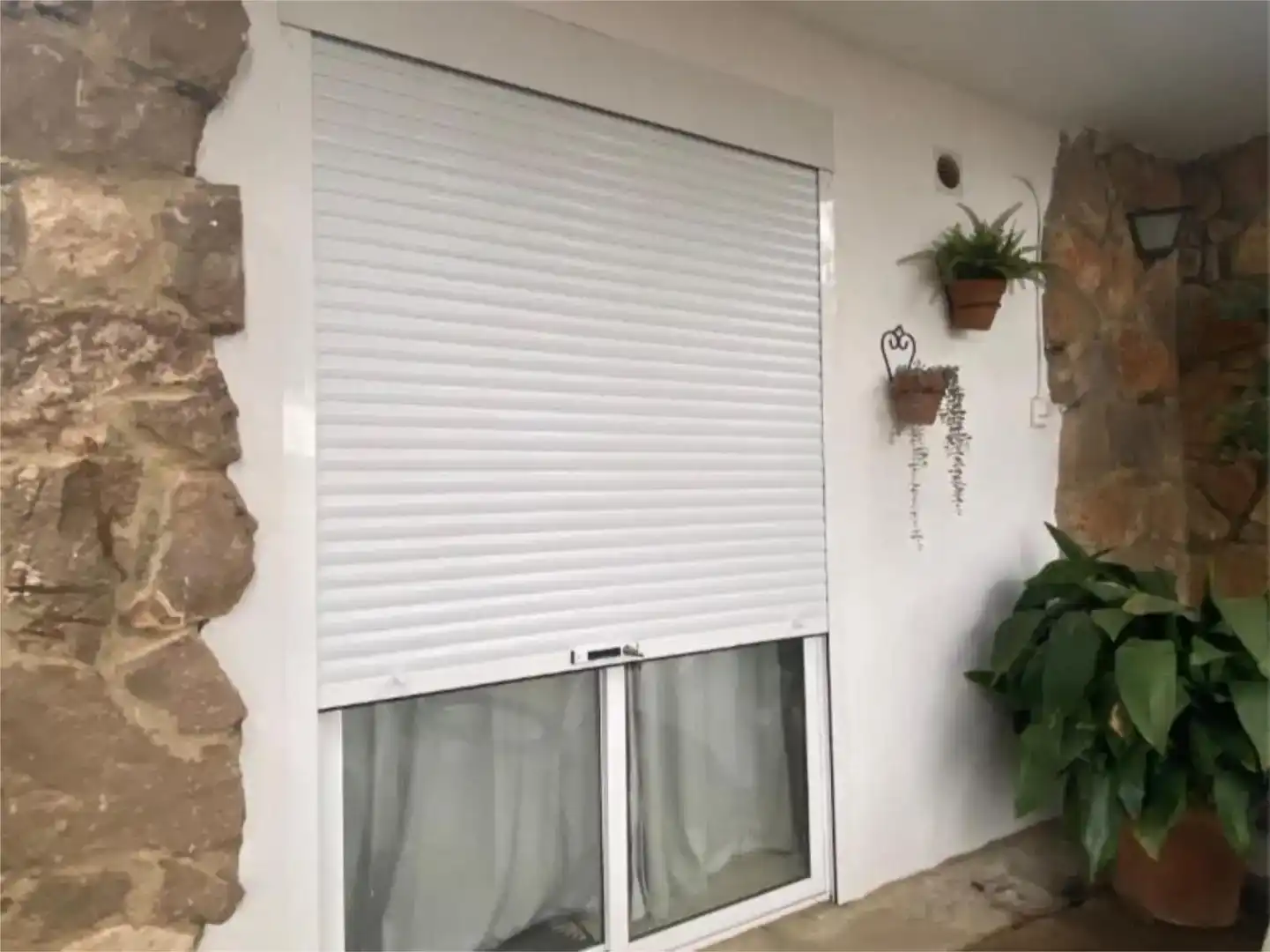Außenansicht von Wohnung zur Miete in Gilet mit Klimaanlage