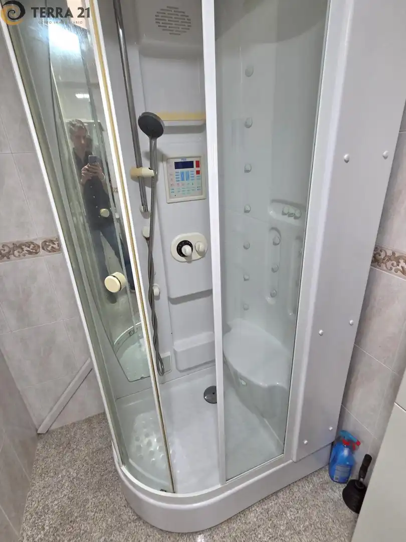 Bany de Pis de lloguer en Jaén amb Aire condicionat, Terrassa i Moblat