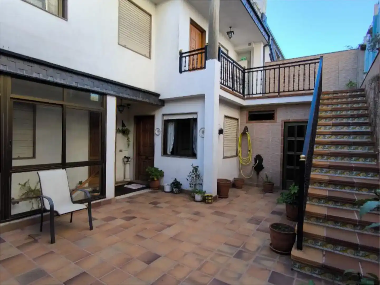 Vista exterior de Casa adosada en venta en Vigo  con Parquet, Trastero y Amueblado