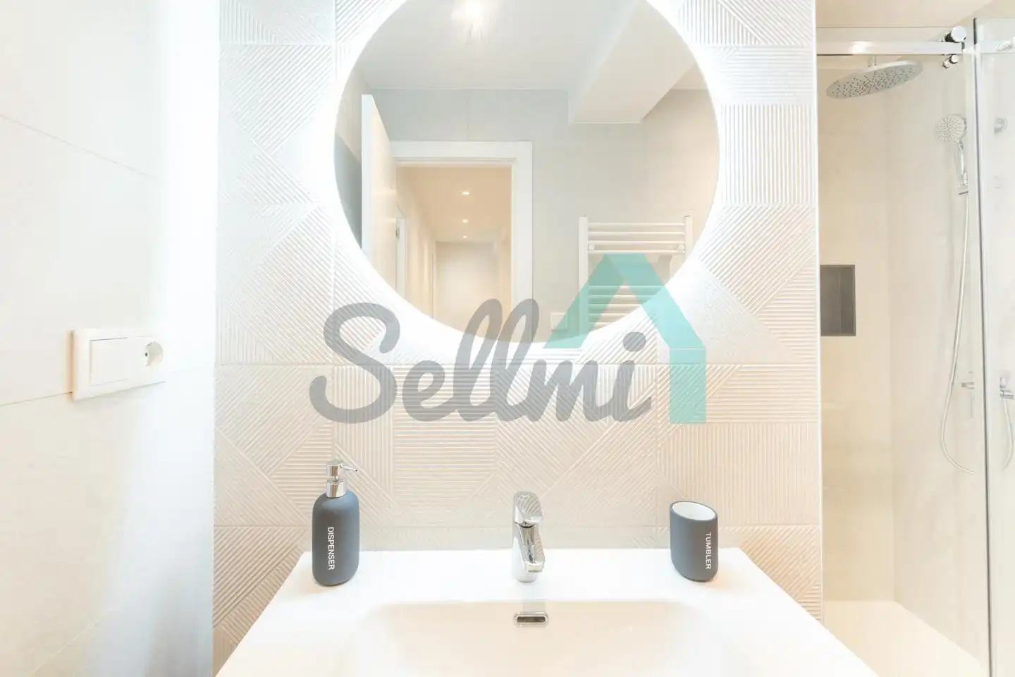 Bathroom of Flat for rent in Oviedo   with Heating, Terrace and Furnished