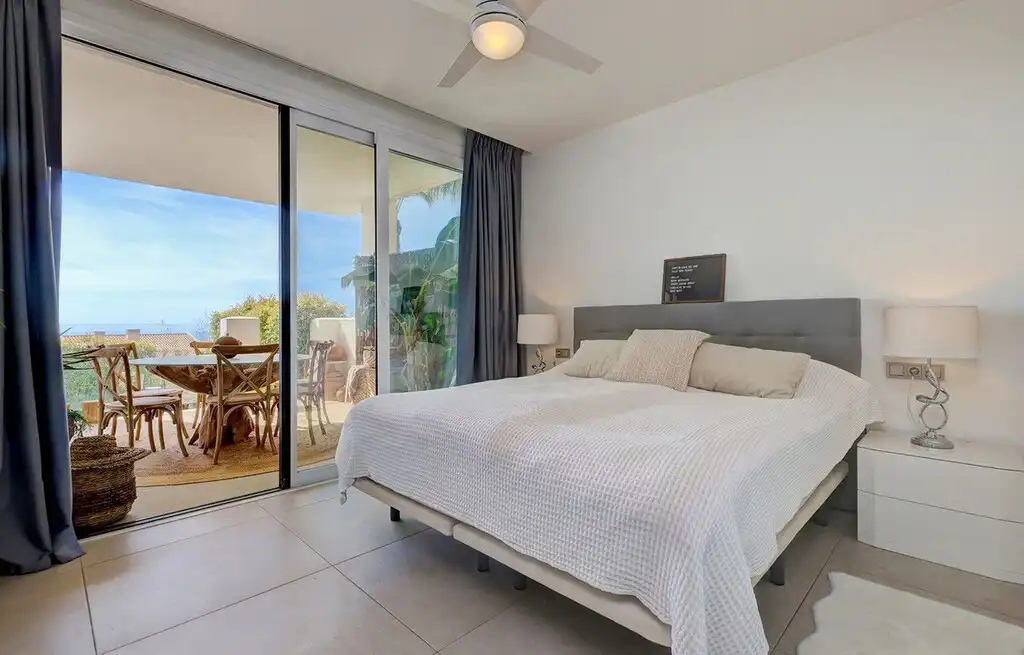 Habitación de Apartamento en venta en Benalmádena con Aire acondicionado, Calefacción y Jardín privado