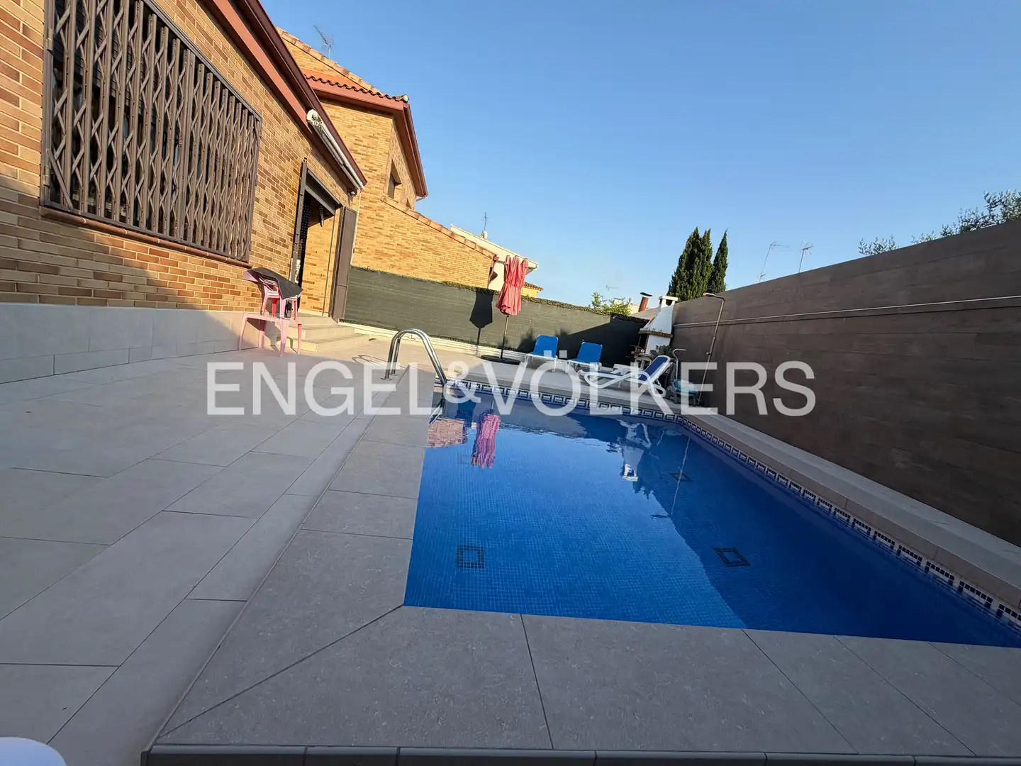 Swimming pool of Houses for sale in Pineda de Mar  with Air Conditioner, Heating and Private garden