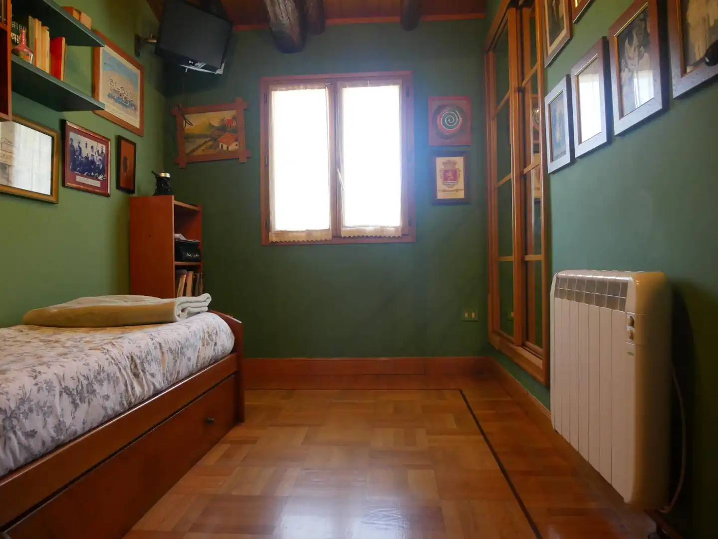 Dormitori de Casa adosada en venda en Arrankudiaga / Zollo amb Calefacció i Jardí privat