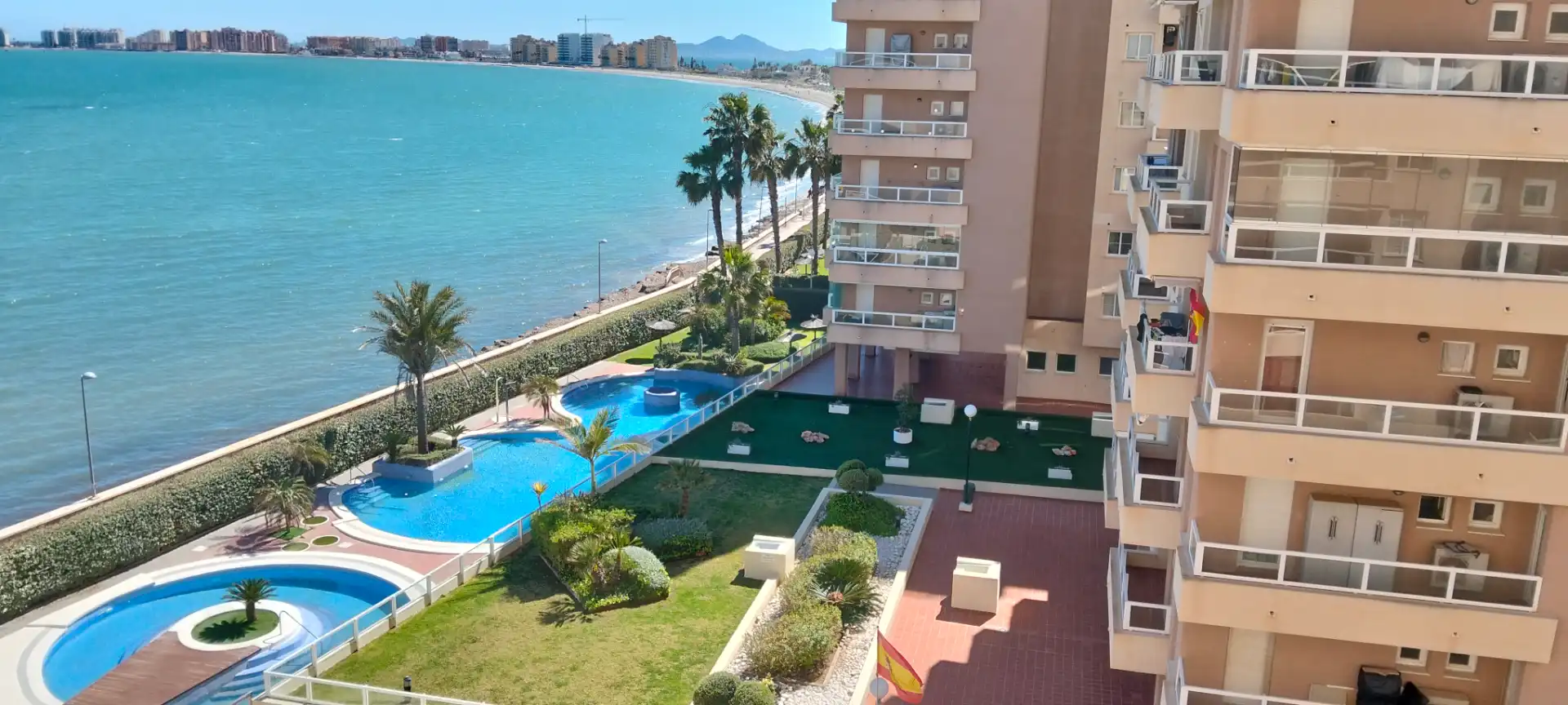 Schwimmbecken von Wohnung zum Verkauf in La Manga del Mar Menor mit Klimaanlage, Heizung und Privatgarten