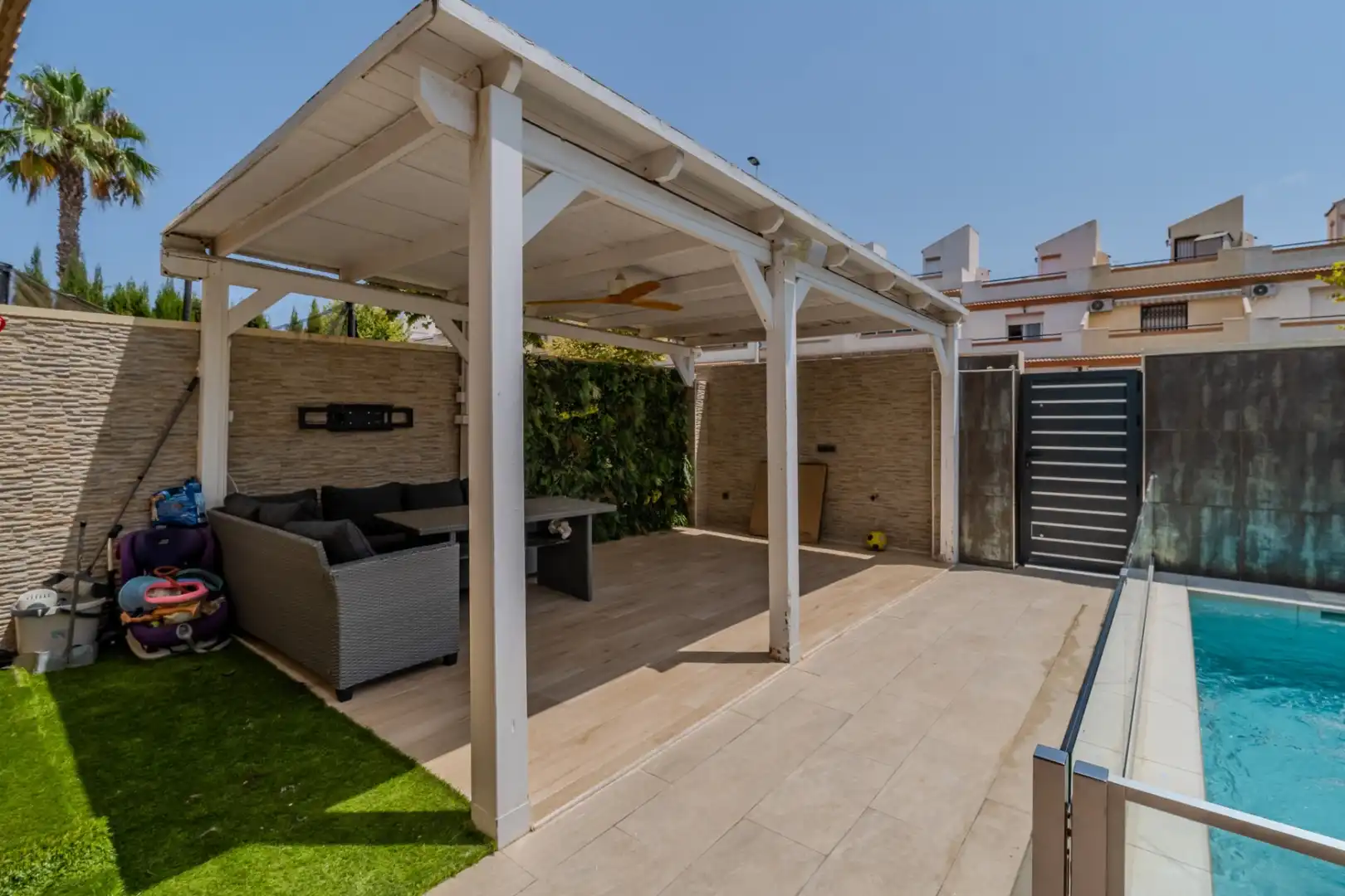 Terrassa de Casa o xalet en venda en Torrevieja amb Jardí privat, Terrassa i Piscina
