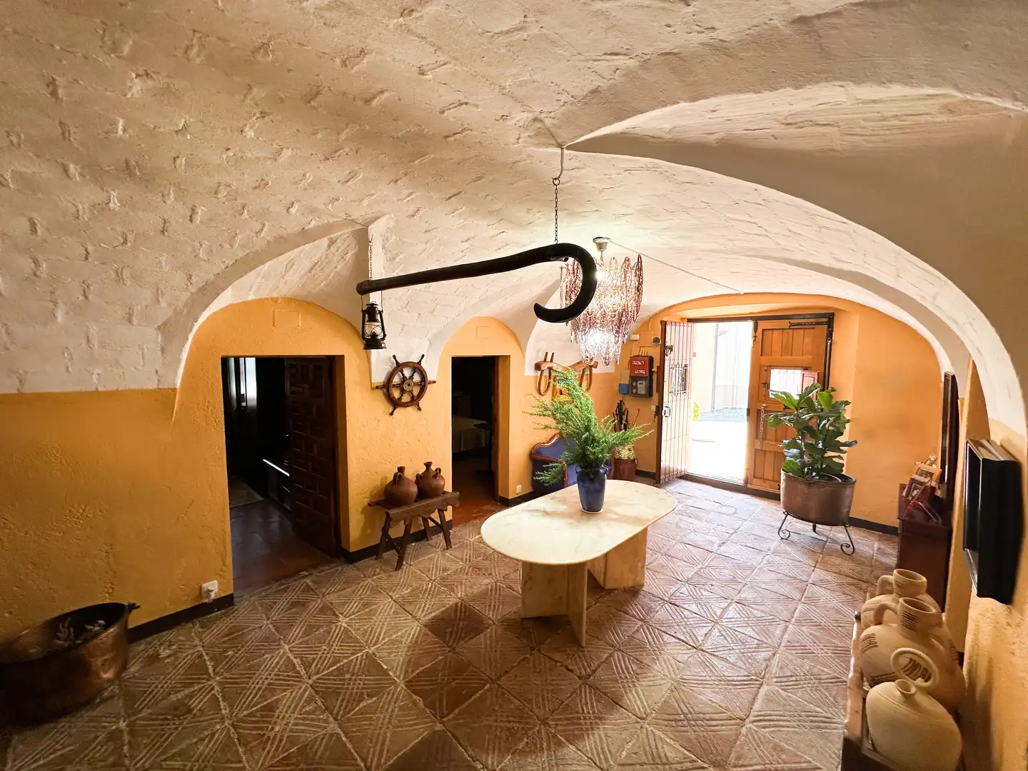 Casa rústica con piscina en venta en Aiguaviva, imagen 9