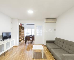 Living room of Apartment for sale in  Barcelona Capital  with Air Conditioner, Heating and Furnished