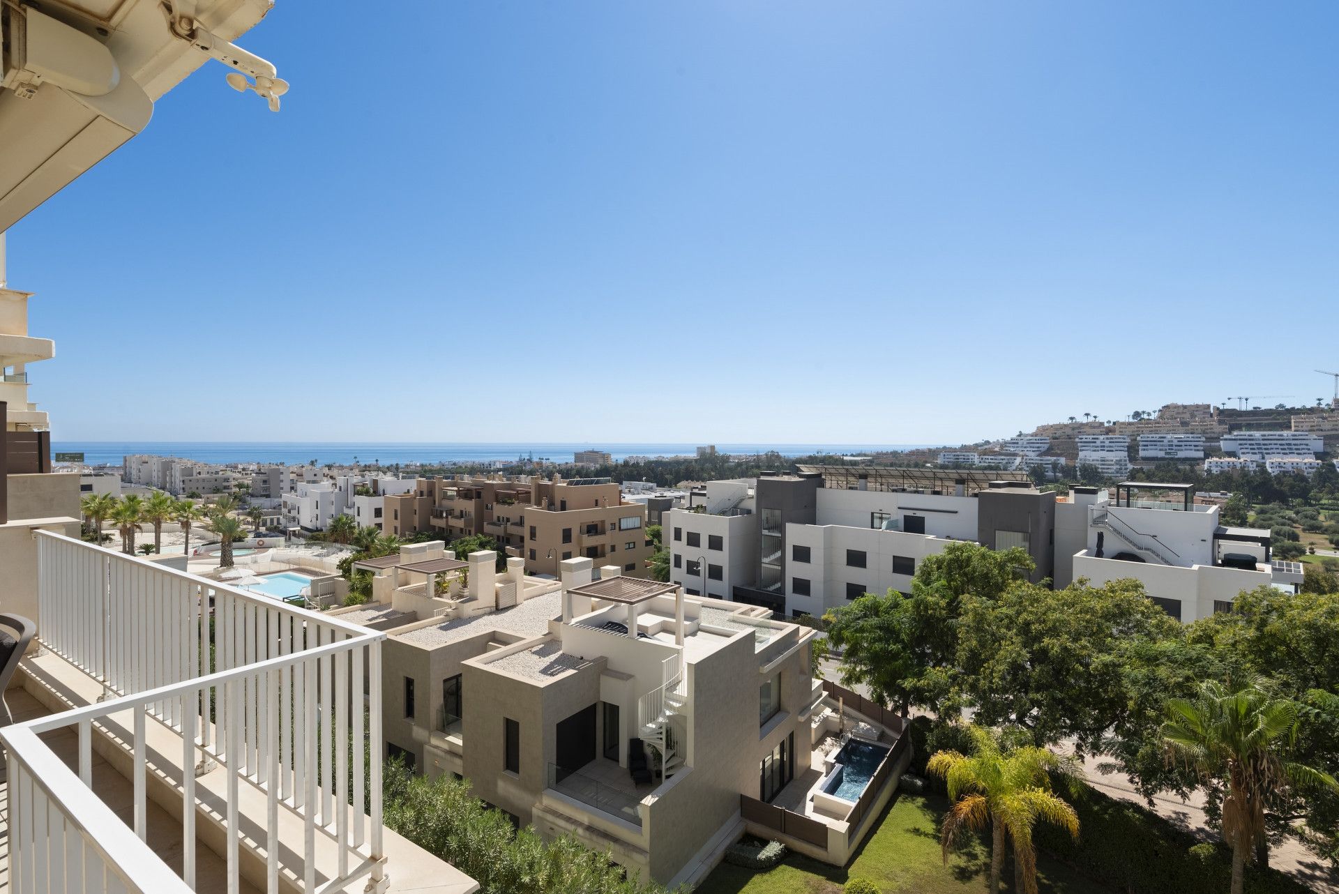 Exterior view of Apartment for sale in Mijas  with Air Conditioner, Terrace and Swimming Pool