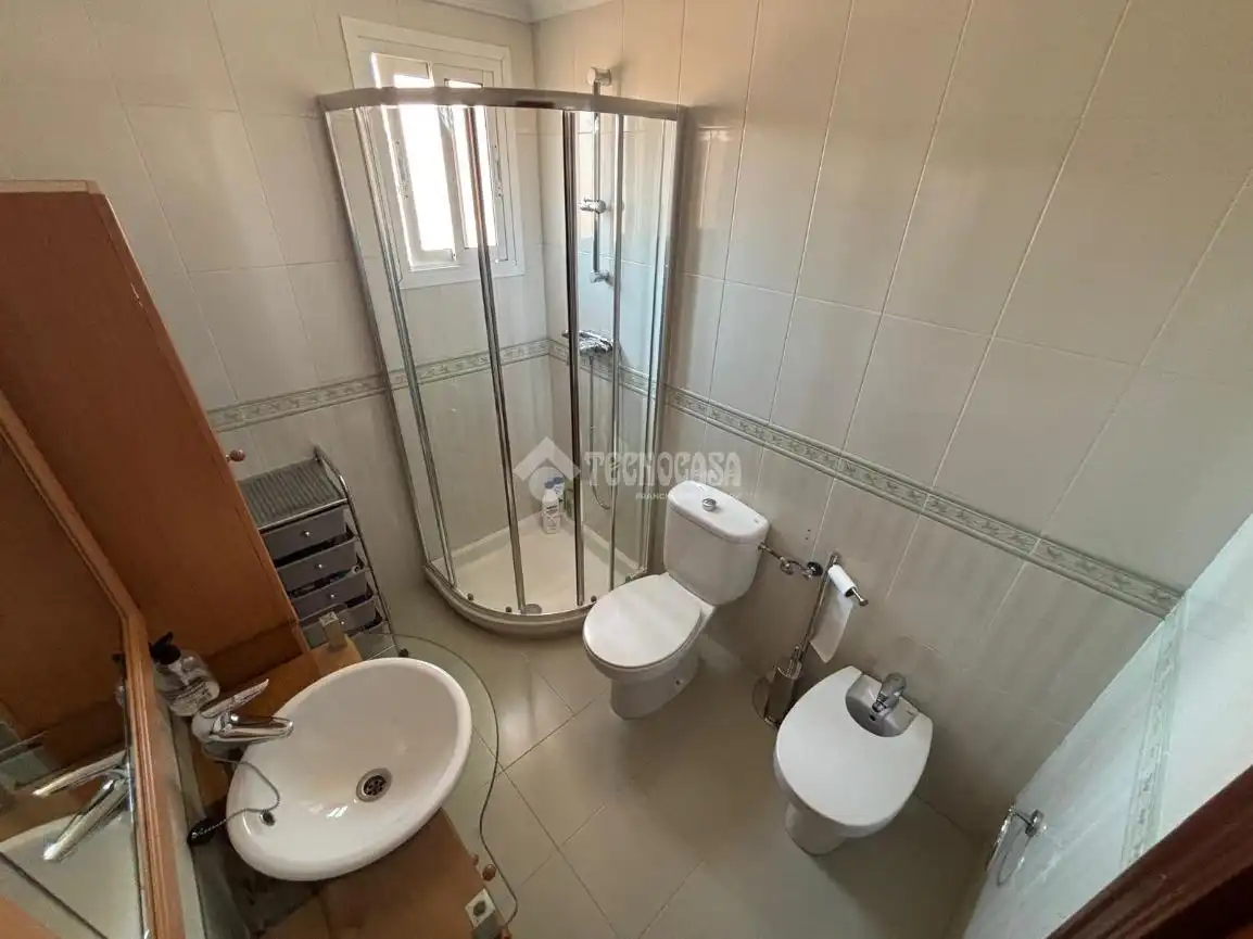 Badezimmer von Wohnung zum Verkauf in Málaga mit Klimaanlage und Möbliert