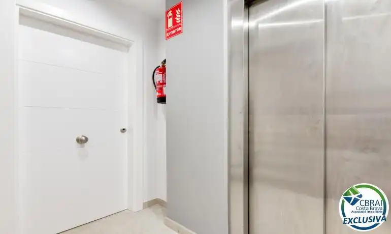 Piso en venta en Roses con Calefacción, Horno y Microondas