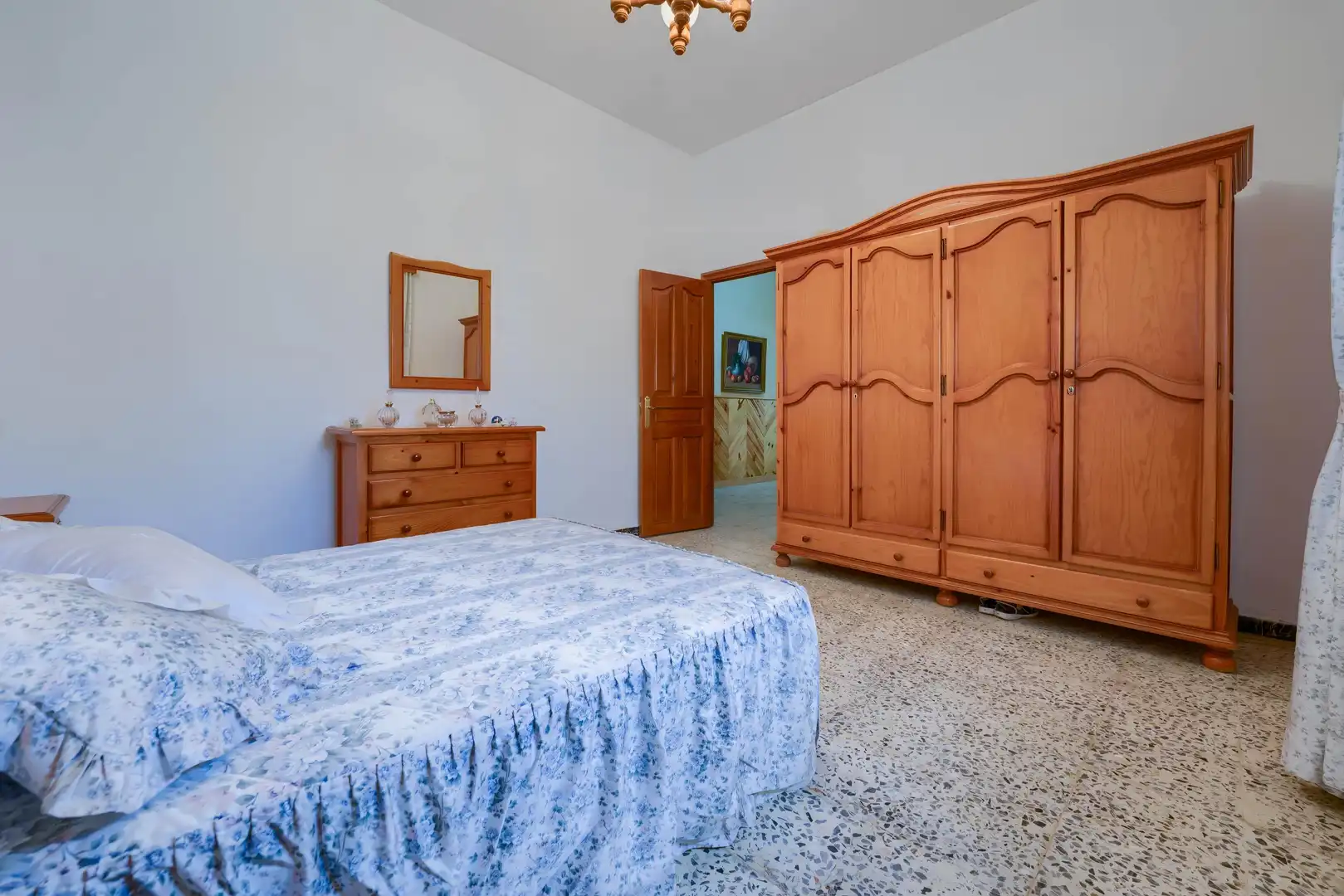 Dormitori de Casa o xalet en venda en Carmona amb Jardí privat, Terrassa i Piscina