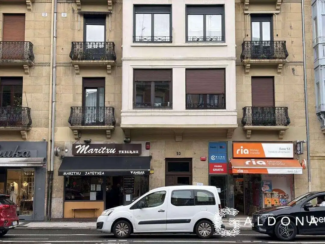 Vista exterior de Pis en venda en Donostia - San Sebastián  amb Aire condicionat, Calefacció i Moblat