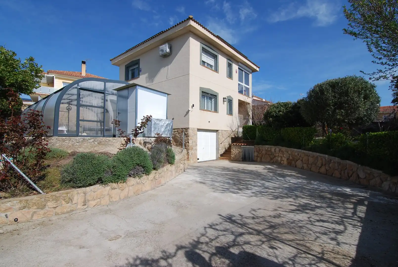 Exterior view of Houses for sale in Navas del Rey  with Heating