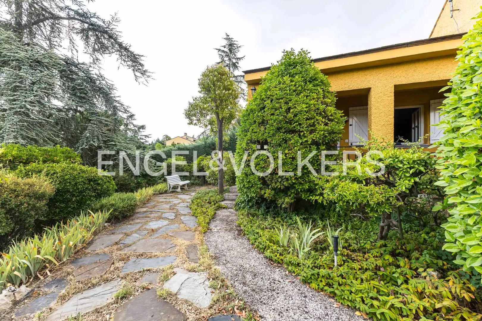 Vista exterior de Casa o xalet en venda en Tres Cantos amb Calefacció, Jardí privat i Parquet