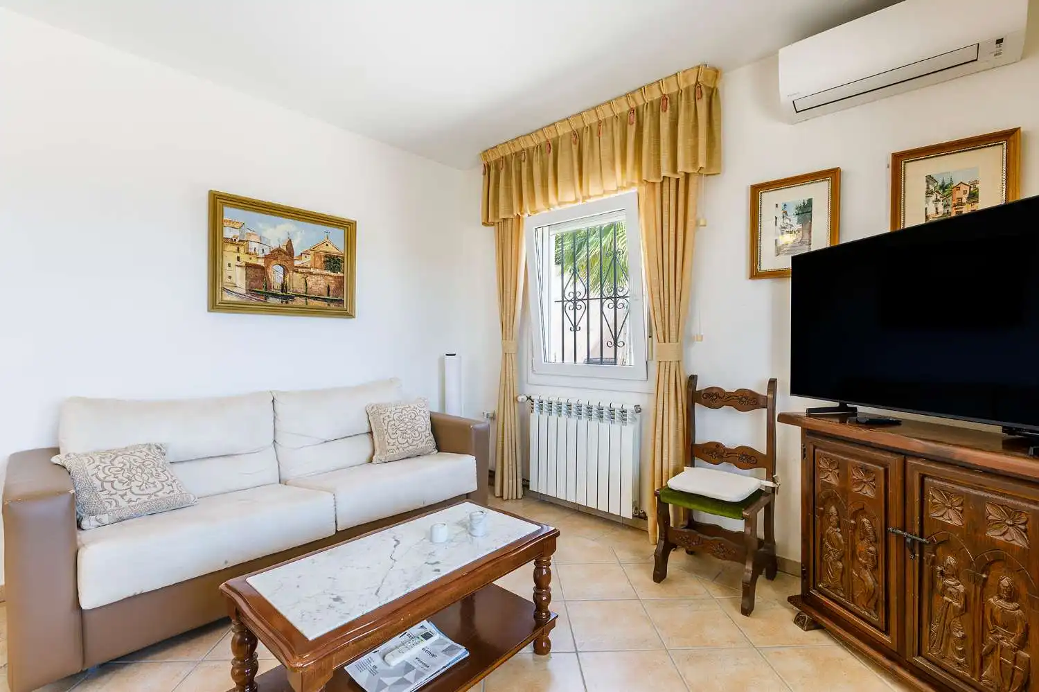 Sala d'estar de Casa o xalet en venda en Vélez-Málaga amb Aire condicionat, Traster i Internet