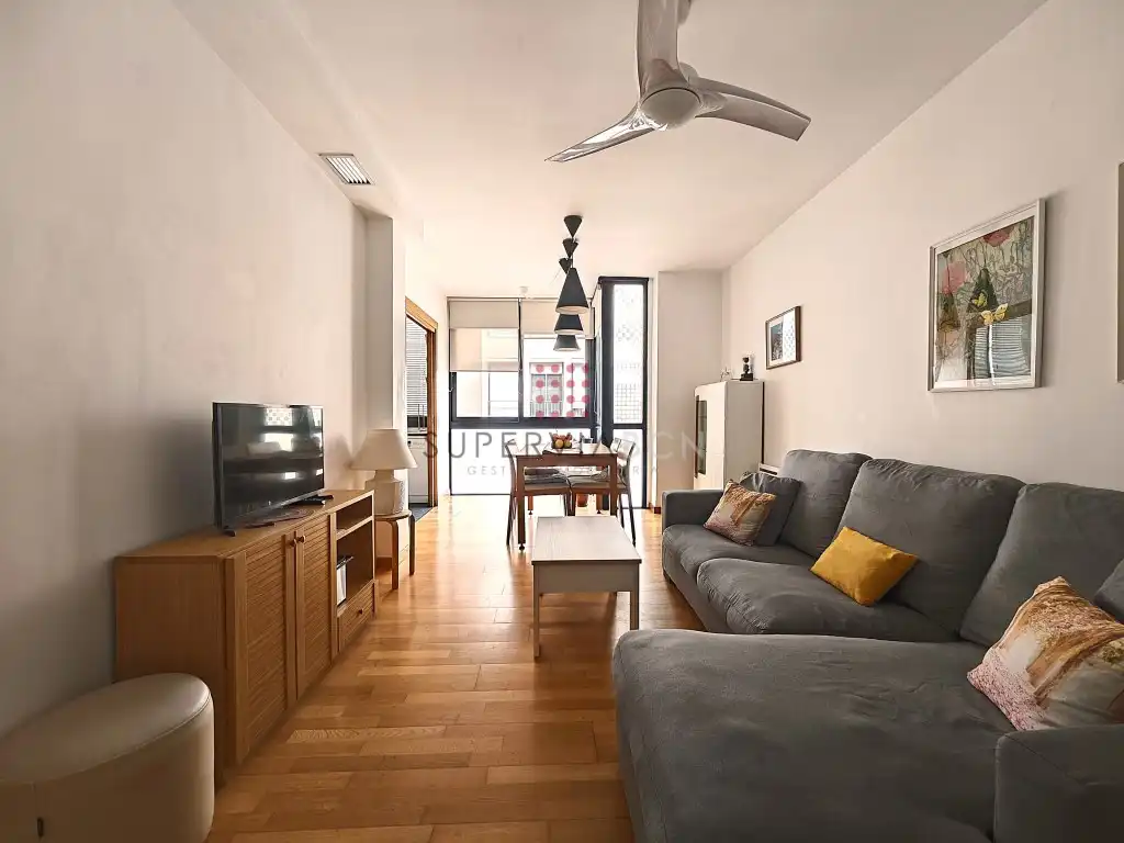 Wohnzimmer von Dachboden zum Verkauf in Barcelona mit Balkon