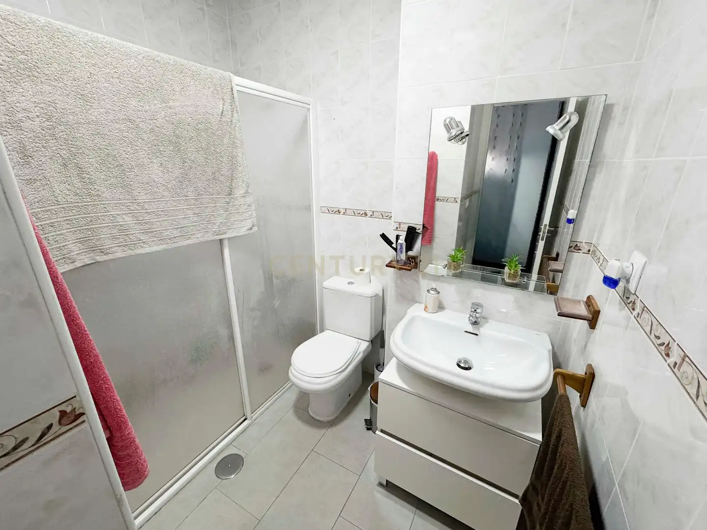 Badezimmer von Wohnung zum Verkauf in Campillos mit Klimaanlage, Privatgarten und Gemeinschaftspool